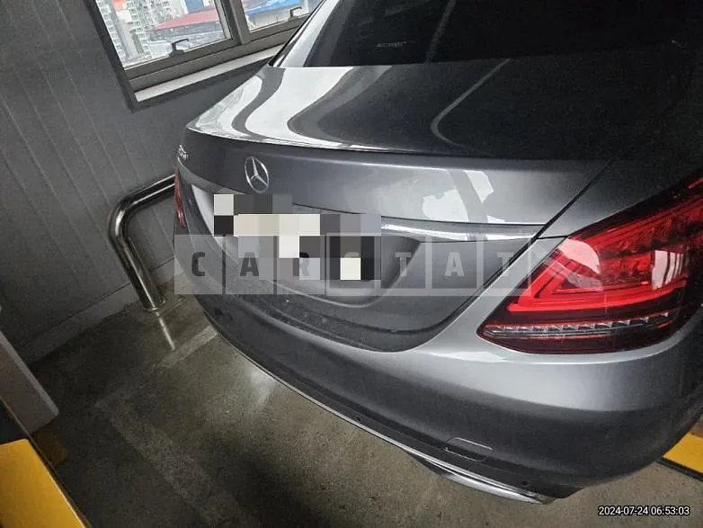 Photo 2 of 27: 2020 Mercedes-Benz C200 — Korean insurance auction