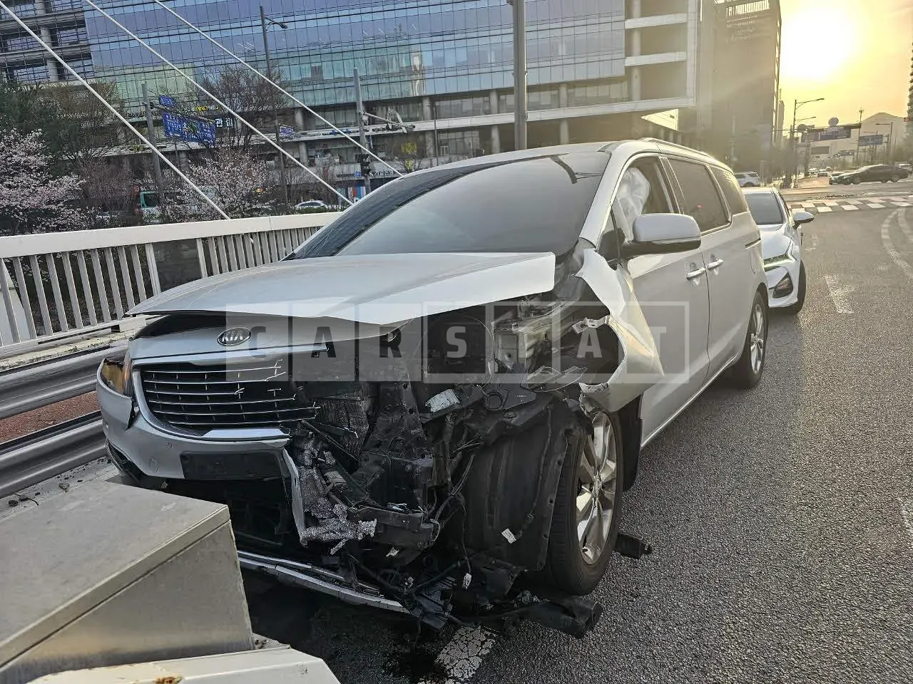 Photo 2 of 13: 2015 Kia Carnival, VIN KNAMC81ABGS150799 — Korean insurance auction