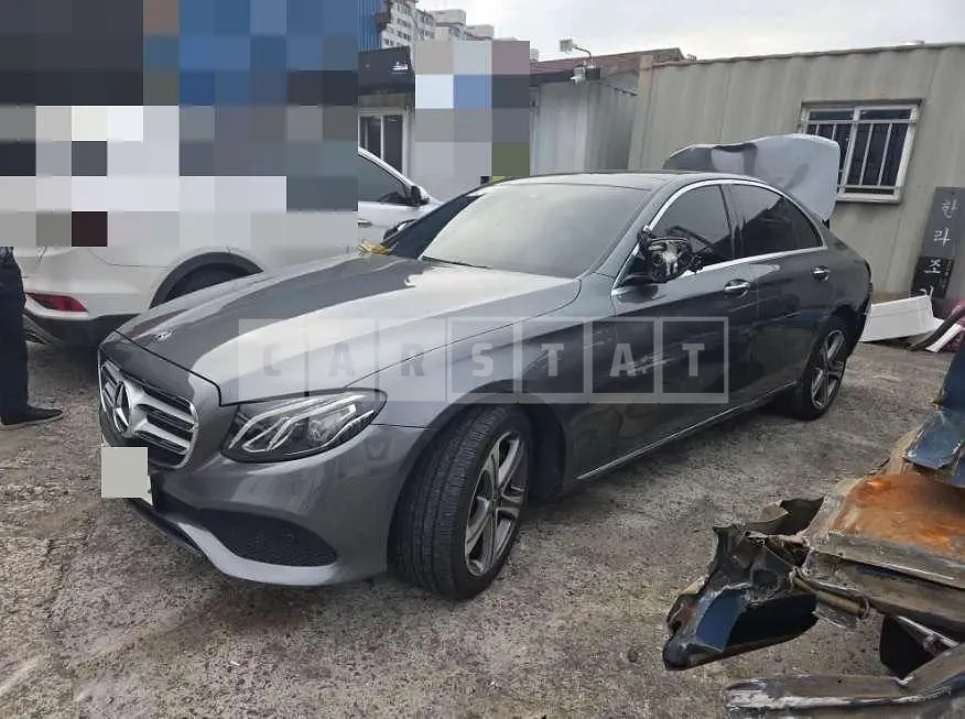 Photo 2 of 5: 2019 Mercedes-Benz E300 — Korean insurance auction