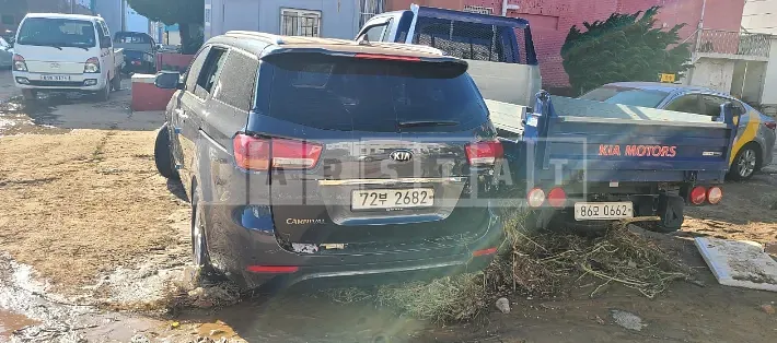 Photo 2 of 4: 2015 Kia Carnival, VIN KNHMF37ABGS136159 — Korean insurance auction