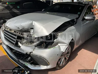 Photo 1 of 16: 2018 Mercedes-Benz E220d 4Matic, VIN WDDZF0FB8JA389888 — Korean insurance auction