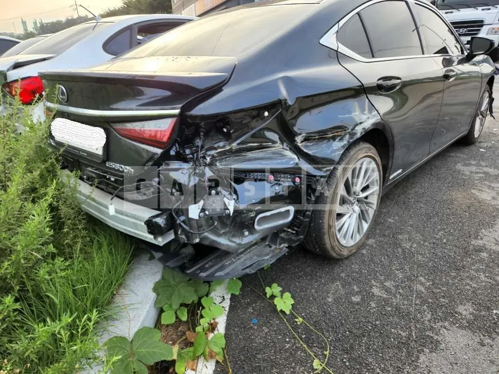 Photo 2 of 16: 2022 Lexus ES300h, VIN JTHBA1C17N2008025 — Korean insurance auction