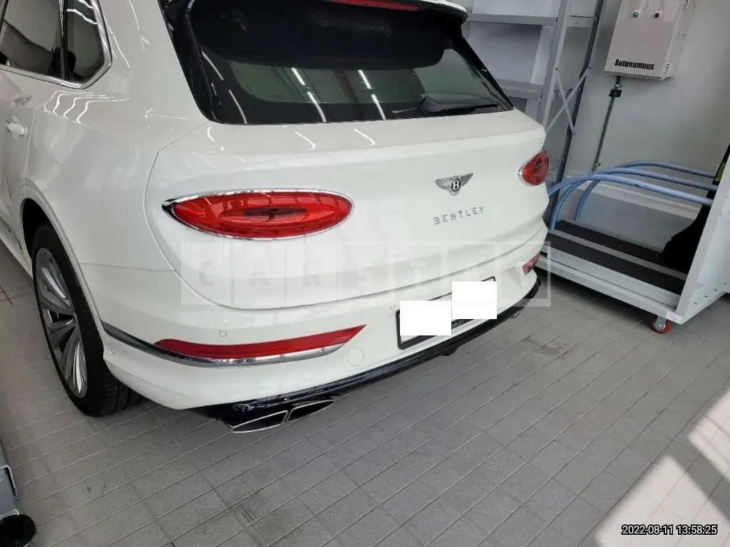 Photo 2 of 29: 2021 Bentley Bentayga V8, VIN SJAAM14V6MC036673 — Korean insurance auction