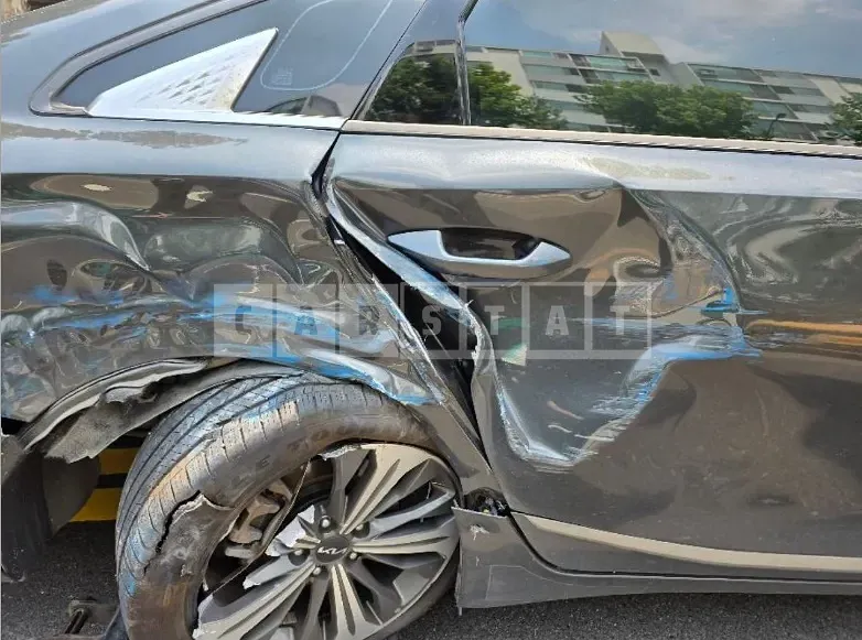 Photo 2 of 8: 2023 Kia K8 Hybrid — Korean insurance auction