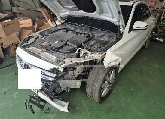 Photo 2 of 27: 2019 Mercedes-Benz C220 d — Korean insurance auction
