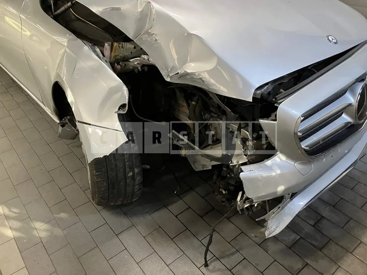 Photo 2 of 11: 2017 Mercedes-Benz E300, VIN WDDZF4KB6HA221402 — Korean insurance auction