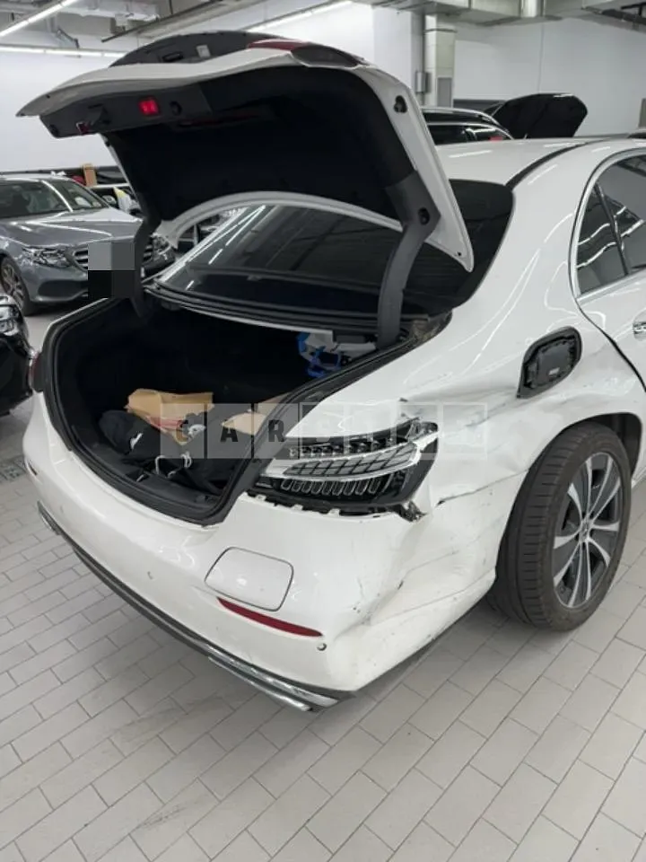 Photo 2 of 40: 2021 Mercedes-Benz E300 e 4Matic, VIN W1KZF5EB8MA984565 — Korean insurance auction