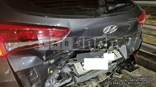 Photo 2 of 8: 2018 Hyundai Tucson, VIN KMHJ2815GJU590265 — Korean insurance auction