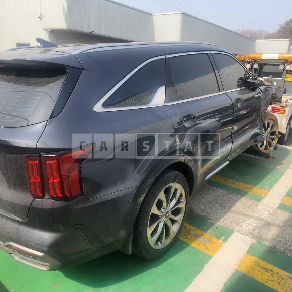 Photo 2 of 10: 2023 Kia Sorento — Korean insurance auction