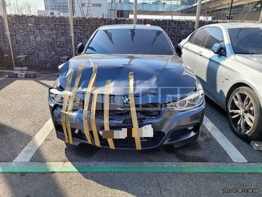 Photo 2 of 30: 2017 BMW 320i, VIN WBA8A9101JAD29630 — Korean insurance auction