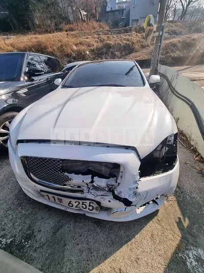Photo 1 of 20: 2015 Jaguar XJ 3.0d, VIN SAJAA2228FNV82227 — Korean insurance auction