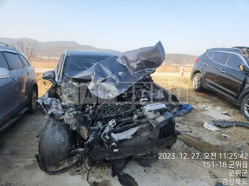 Photo 2 of 16: 2019 Hyundai Santa Fe, VIN KMHS381BBKU010940 — Korean insurance auction