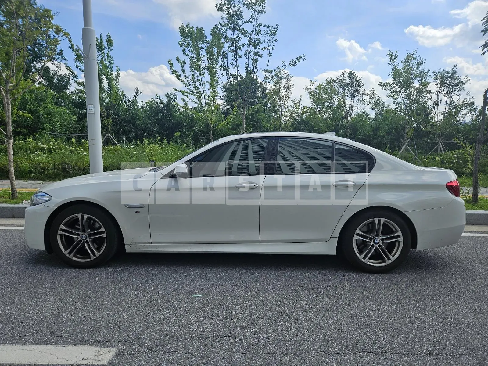 Photo 2 of 6: 2015 BMW 520i, VIN WBA5A31060D748731 — Korean insurance auction