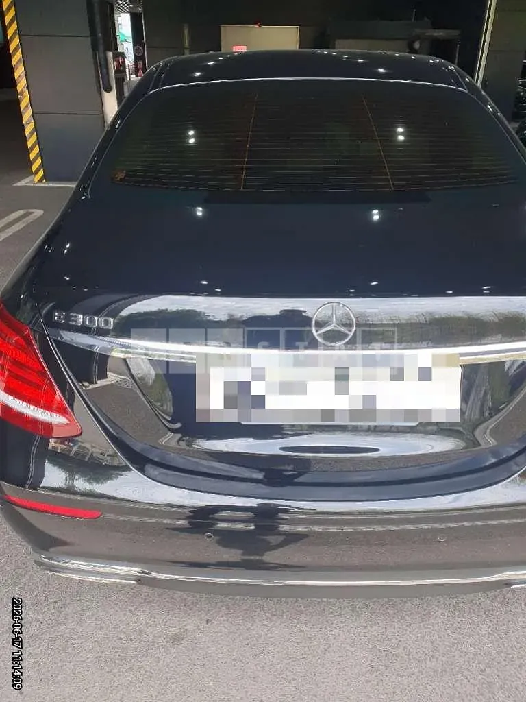 Photo 2 of 45: 2017 Mercedes-Benz E300 4Matic — Korean insurance auction
