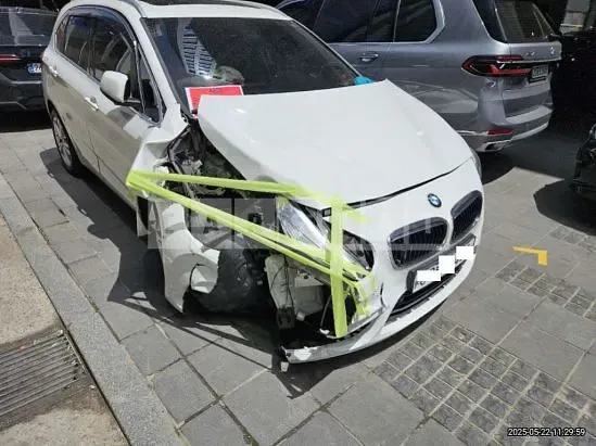 Photo 2 of 13: 2017 BMW Active Tourer — Korean insurance auction