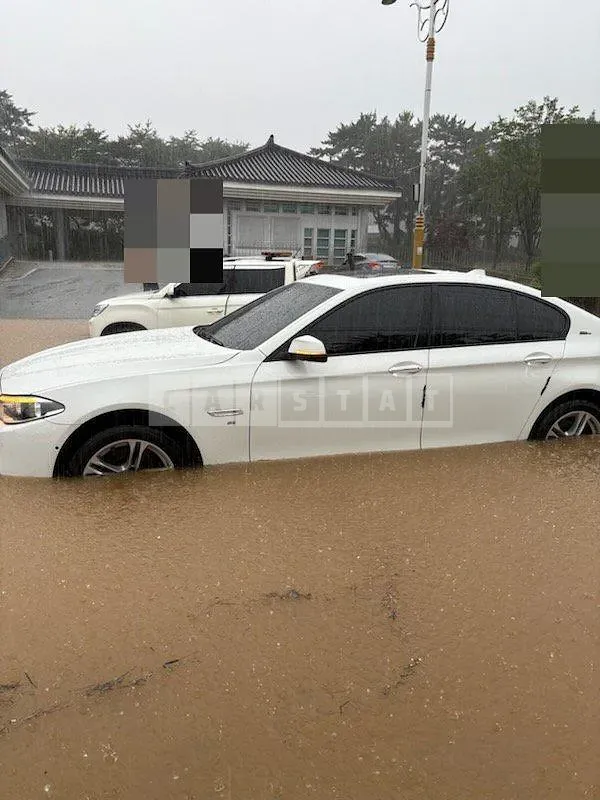 Photo 2 of 3: 2016 BMW 520d — Korean insurance auction
