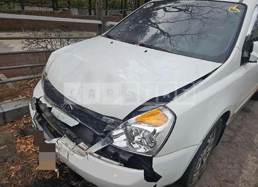 Photo 2 of 4: 2014 Kia Carnival — Korean insurance auction