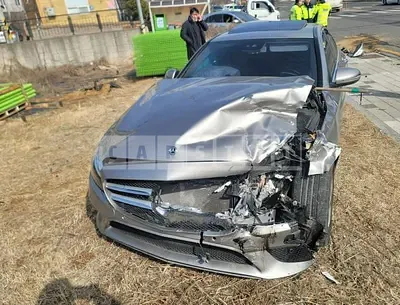 Photo 1 of 13: 2018 Mercedes-Benz C220 d — Korean insurance auction