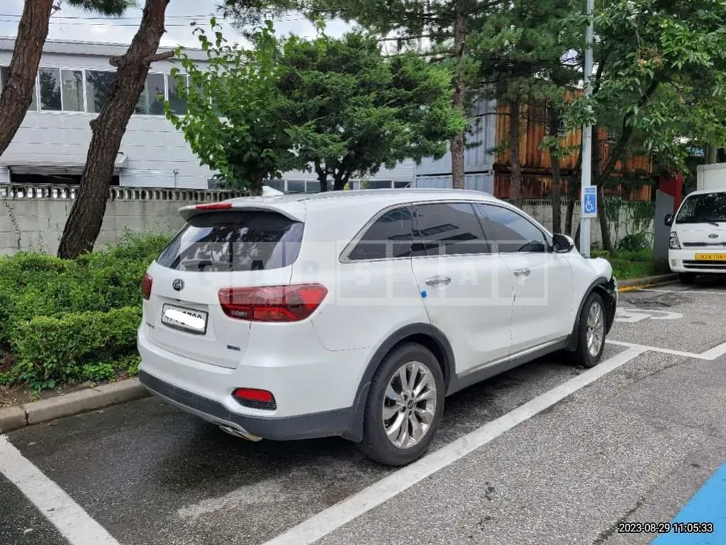 Photo 2 of 9: 2019 Kia Sorento, VIN KNAPH81ABKA508767 — Korean insurance auction