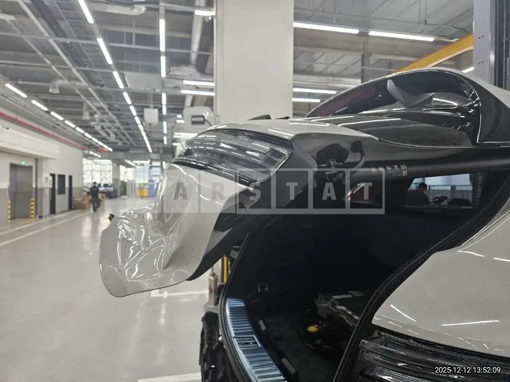 Photo 2 of 35: 2025 Porsche Cayenne E-Hybrid — Korean insurance auction