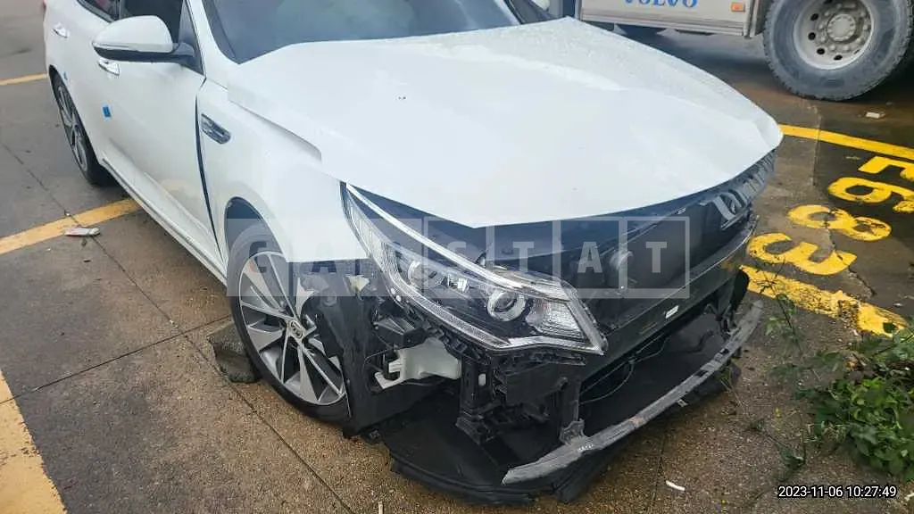 Photo 2 of 10: 2016 Kia K5, VIN KNAGX411BGA013667 — Korean insurance auction