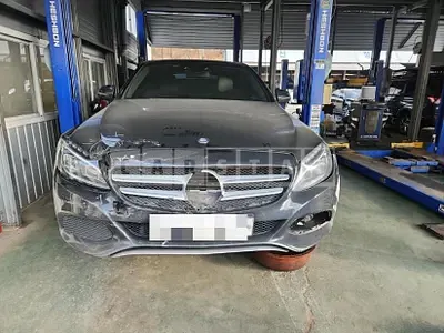 Photo 1 of 16: 2017 Mercedes-Benz C220 d — Korean insurance auction