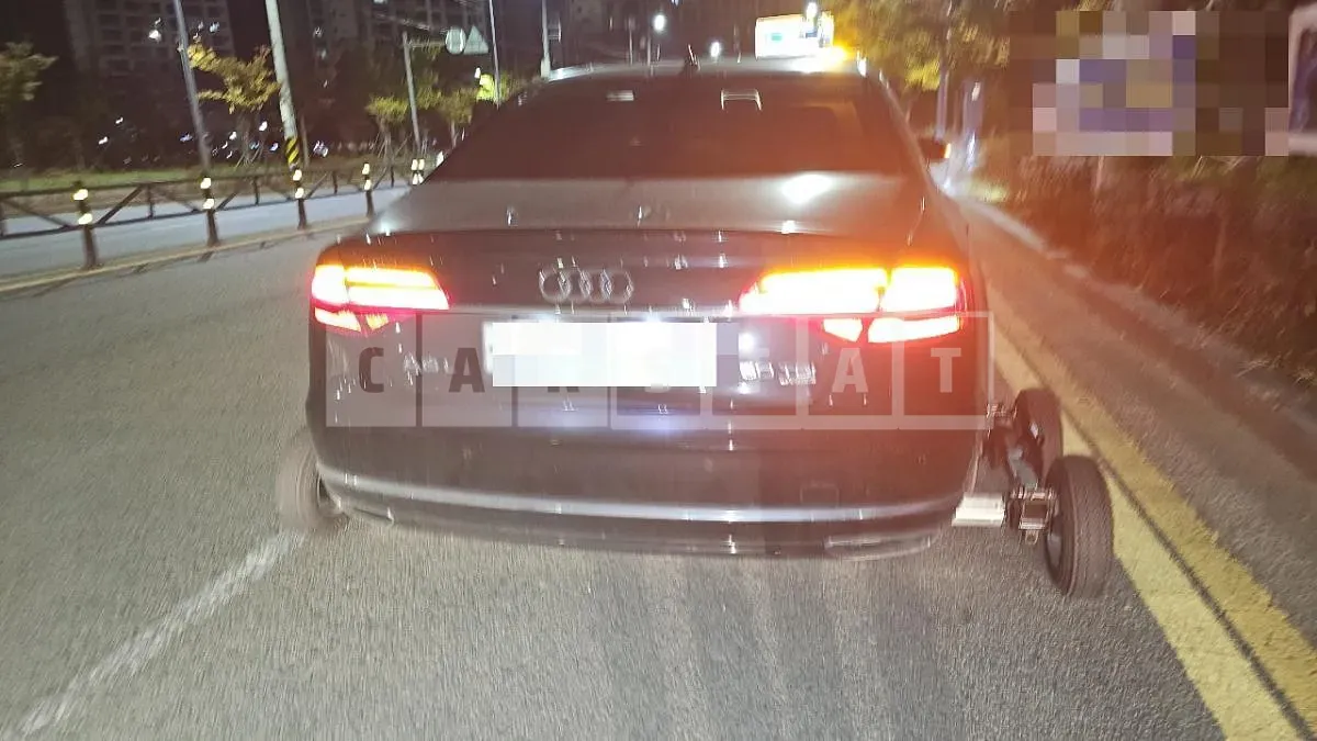 Photo 2 of 9: 2015 Audi A8L 50 TDI quattro, VIN WAUZZZ4H7FN017503 — Korean insurance auction