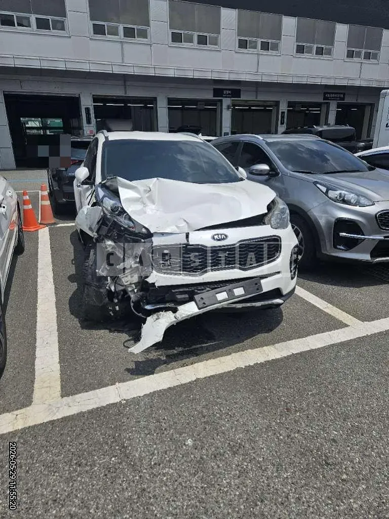 Photo 2 of 12: 2016 Kia Sportage — Korean insurance auction