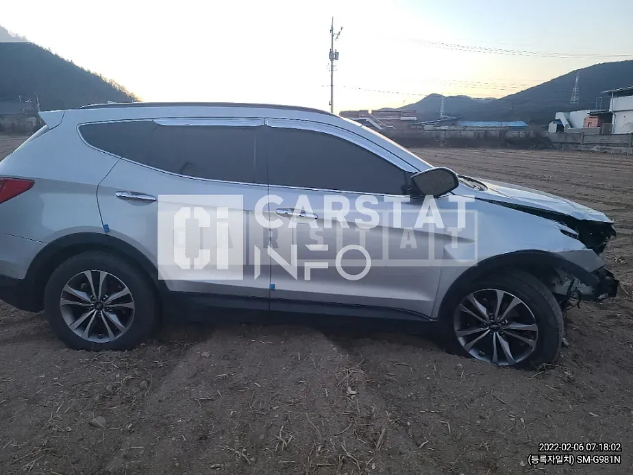 Photo 2 of 5: 2015 Hyundai Santa Fe 2.2 (4WD), VIN KMHSW81XDFU446687 — Korean insurance auction