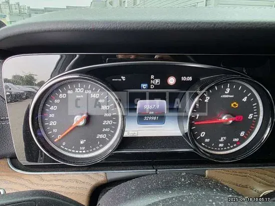 Photo 2 of 20: 2017 Mercedes-Benz E220 d — Korean insurance auction
