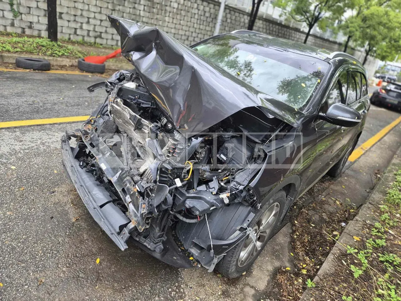 Photo 2 of 15: 2017 Kia Sorento, VIN KNAPG81ADJA399198 — Korean insurance auction