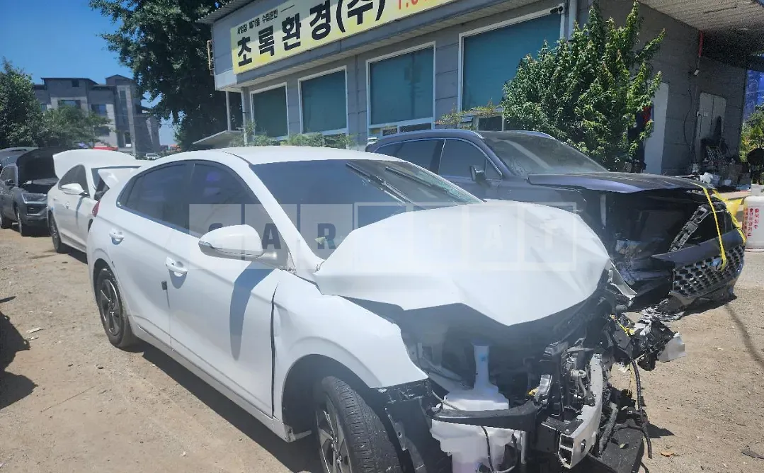 Photo 2 of 15: 2017 Hyundai Modern Ionic — Korean insurance auction