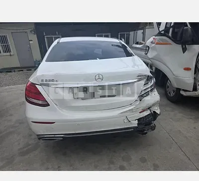 Photo 1 of 17: 2019 Mercedes-Benz E220 d 4Matic — Korean insurance auction