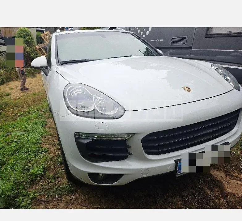 Photo 2 of 21: 2016 Porsche Cayenne Diesel, VIN WP1AF292XGKAA7469 — Korean insurance auction