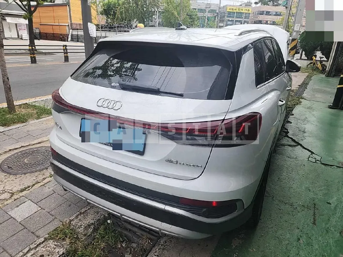 Photo 2 of 49: 2022 Audi Q4 e-tron 40 — Korean insurance auction