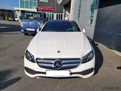 Photo 1 of 19: 2019 Mercedes-Benz E 300, VIN WDDZF4JB4KA685085 — Korean insurance auction