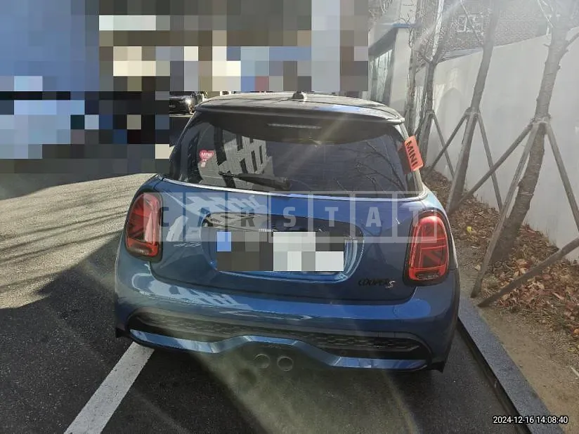 Photo 2 of 30: 2022 MINI Cooper S — Korean insurance auction