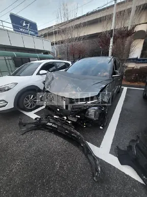 Photo 2 of 12: 2021 Hyundai Tucson, VIN KMHJE81CBMU034524 — Korean insurance auction