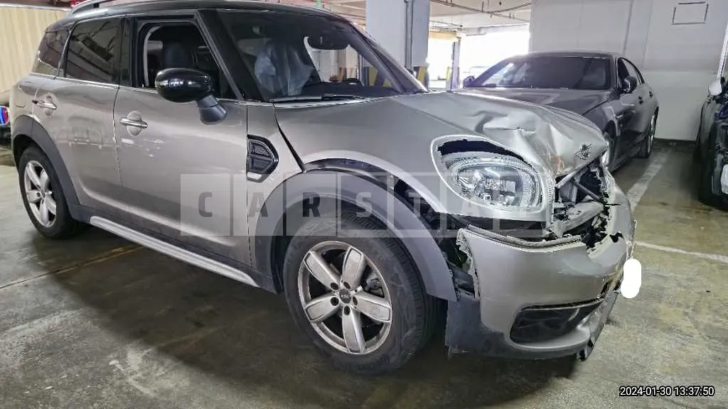 Photo 2 of 17: 2020 MINI Cooper Countryman, VIN WMWYX3108L3L59000 — Korean insurance auction