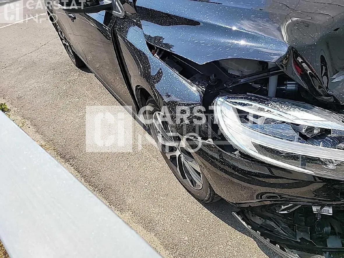 Photo 2 of 17: 2018 Volvo V40 CC D3, VIN YV1MZ72K0K2176234 — Korean insurance auction