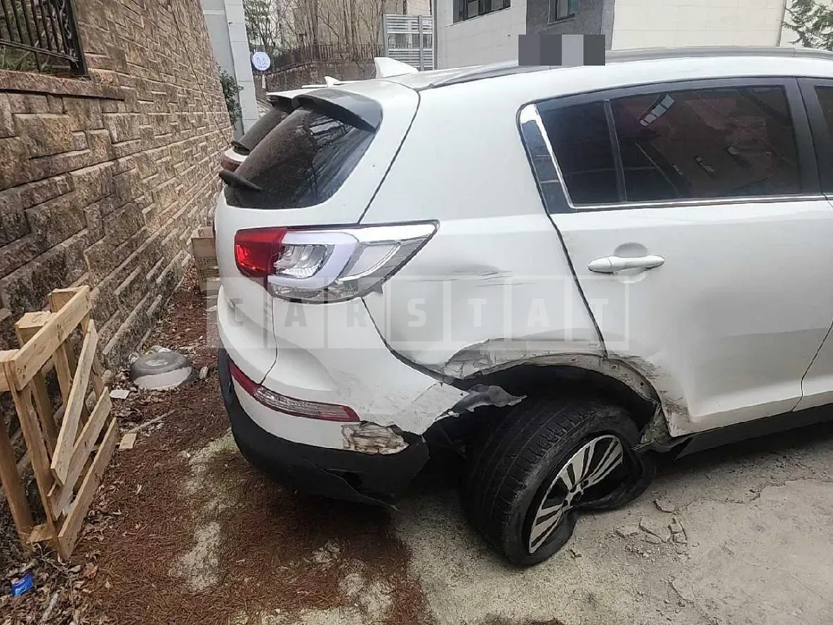Photo 2 of 9: 2015 Kia Sportage R 4WD — Korean insurance auction