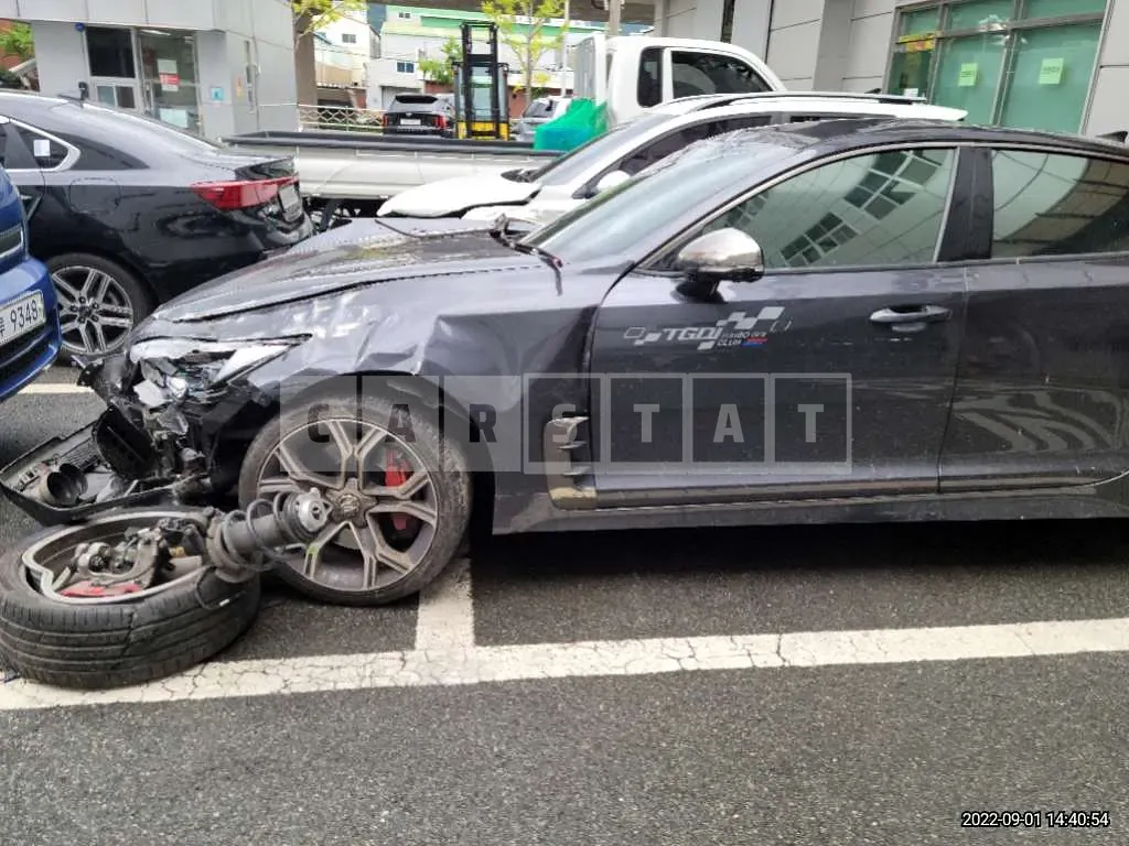 Photo 2 of 7: 2018 Kia Stinger, VIN KNAE751CBJS009308 — Korean insurance auction