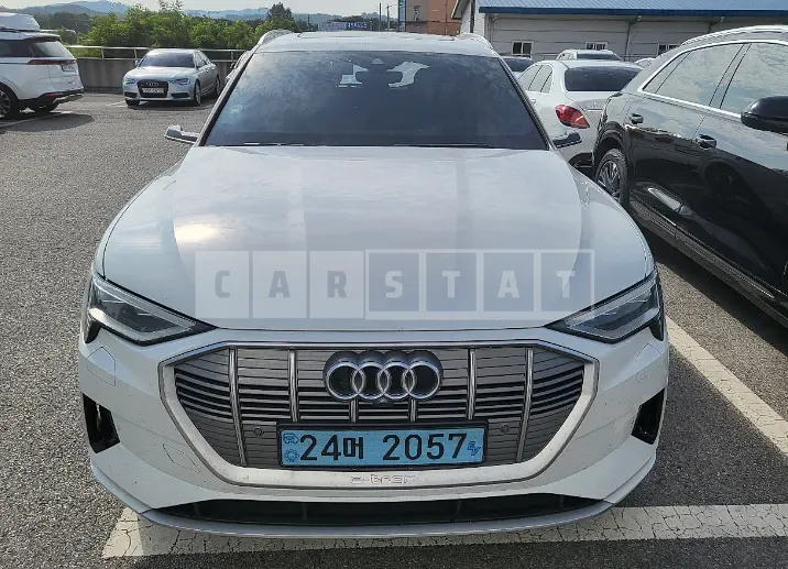 Photo 2 of 36: 2020 Audi e-tron 55 quattro, VIN WAUZZZGE7LB030394 — Korean insurance auction