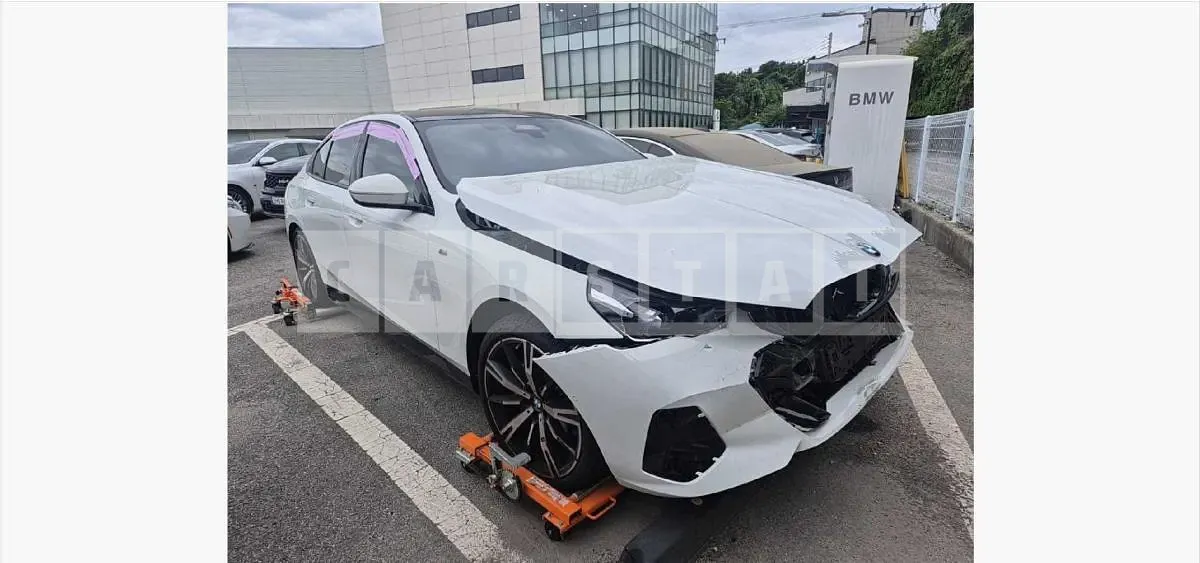 Photo 2 of 16: 2026 BMW 530i xDrive — Korean insurance auction
