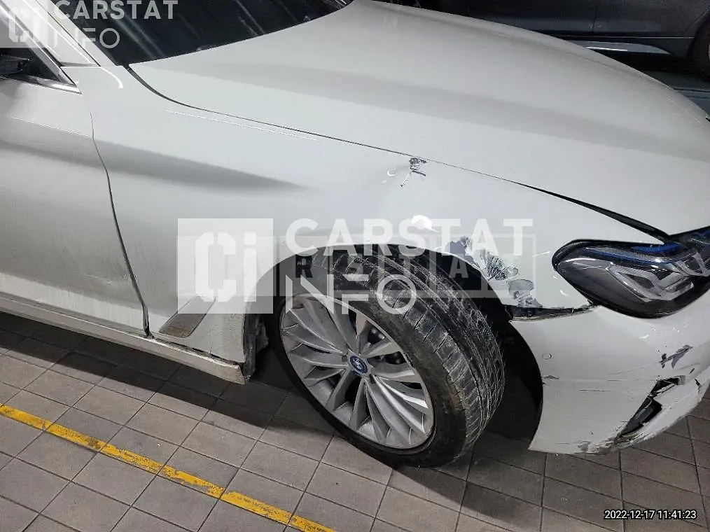 Photo 2 of 6: 2022 BMW 530e — Korean insurance auction