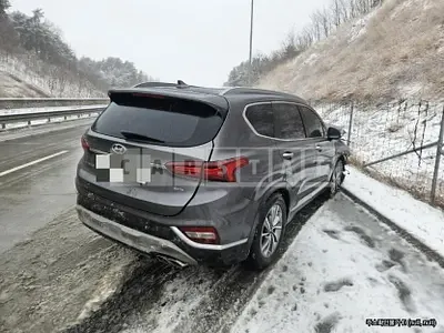 Photo 1 of 3: 2019 Hyundai Santa Fe TM 2.0 4WD, VIN KMHS281BDLU234972 — Korean insurance auction