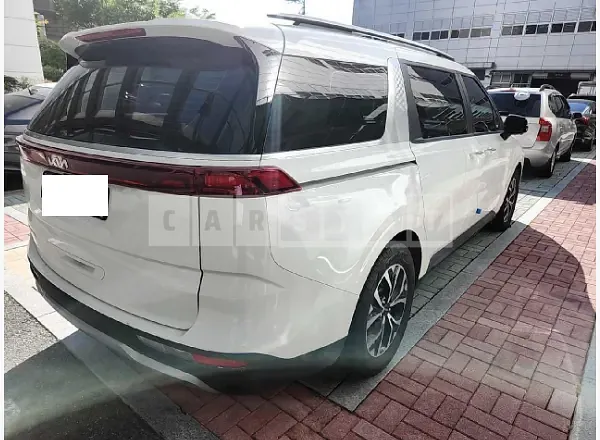 Photo 2 of 12: 2023 Kia Carnival — Korean insurance auction