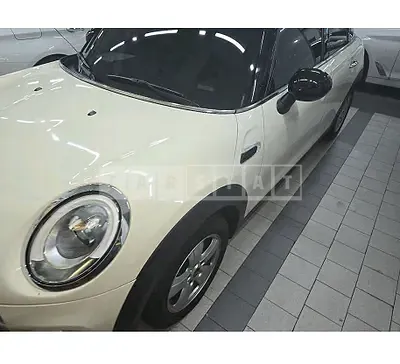 Photo 1 of 19: 2018 MINI Cooper D Five-Door — Korean insurance auction