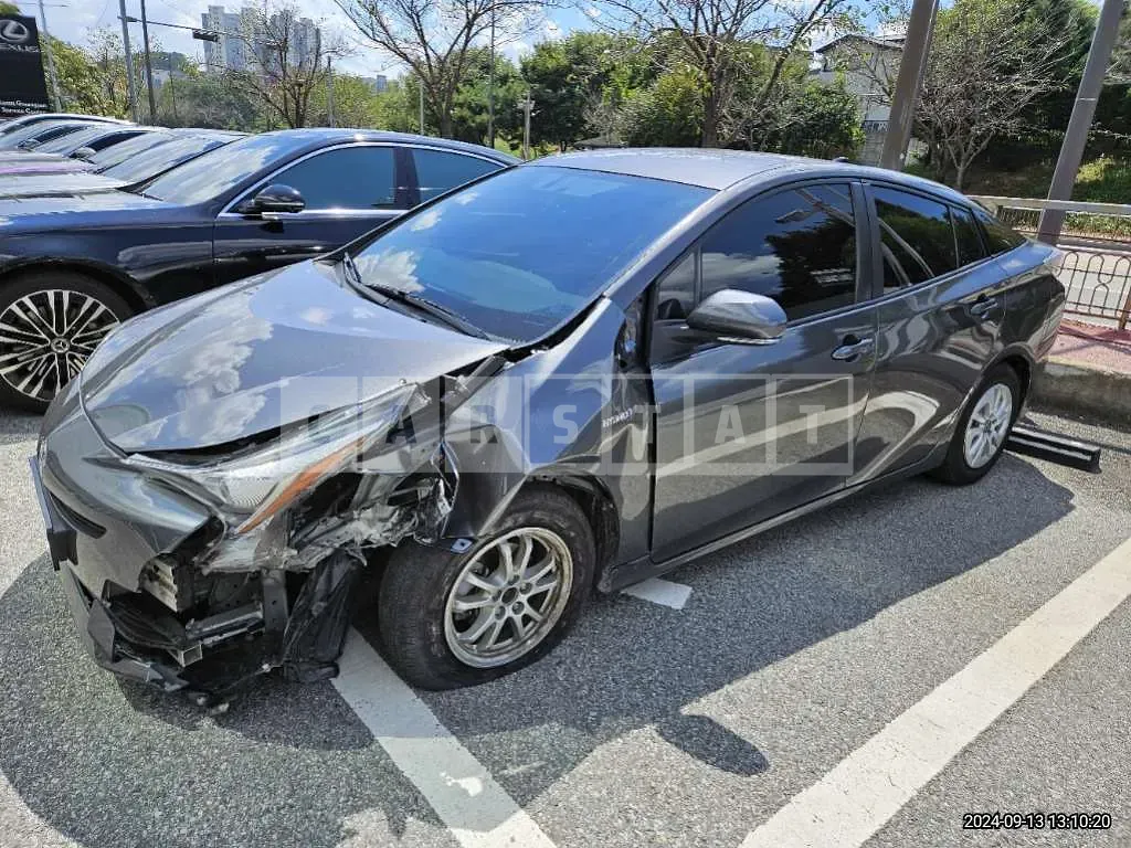 Photo 2 of 14: 2016 Toyota Prius — Korean insurance auction