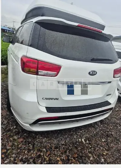 Photo 1 of 10: 2017 Kia Carnivals — Korean insurance auction